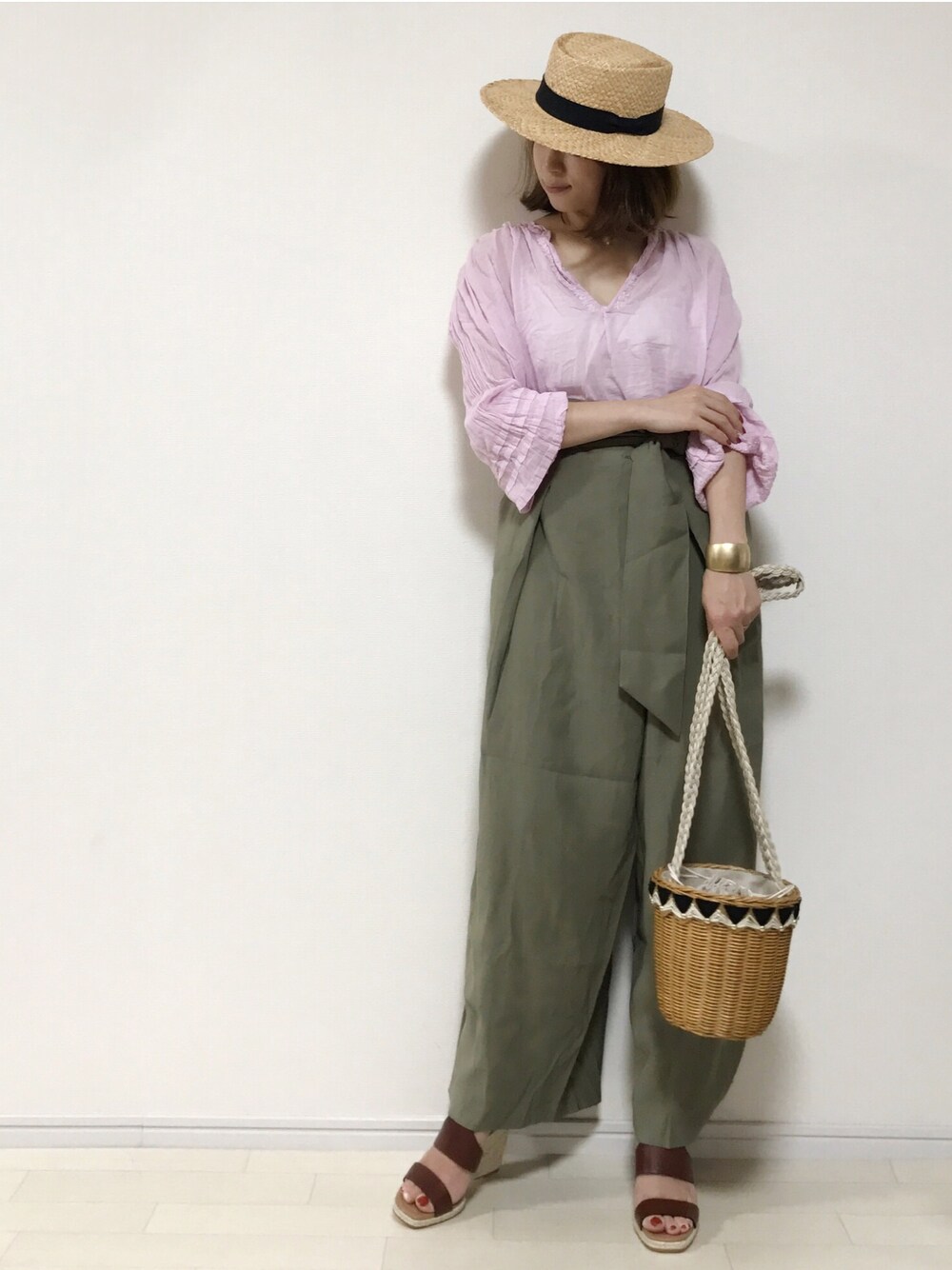 「ママコーデ、大人カジュアル、カジュアル、春コーデ、シンプル」｜「MOUSSYのLAFIA HAT（キャップ、ベージュ系）」を使った、yuさん（レディース・153cm）の春コーディネートの1枚目の写真