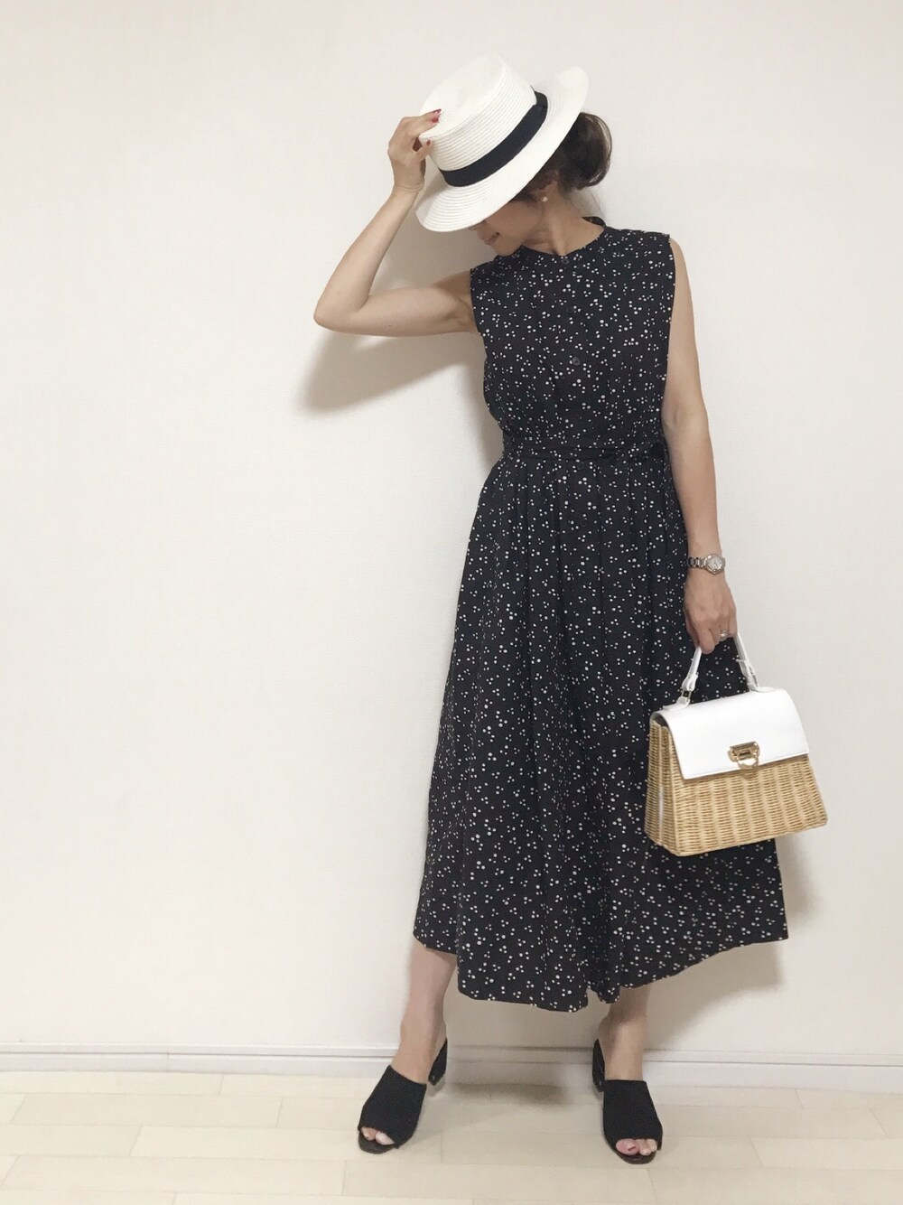 「夏コーデ、ママファッション、ootd、オトナカジュアル、大人カジュアル、ドット、ワンピース」｜「UNIQLOのアイテム（シャツワンピース、ブラック系）」を使った、yuさん（レディース・153cm）の春コーディネートの1枚目の写真
