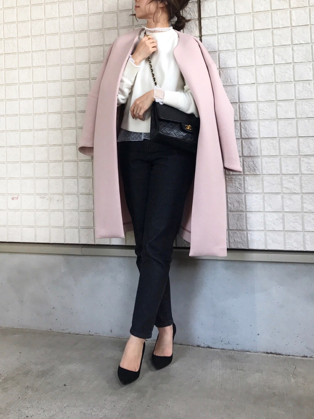 「大人カジュアル、大人ガーリー、ママコーデ、ガーリー、低身長、ブラックデニム、春コーデ、デニム」｜「Sonoのアイテム（ジャケット/アウター、ピンク系）」を使った、yuさん（レディース・153cm）の冬コーディネートの1枚目の写真