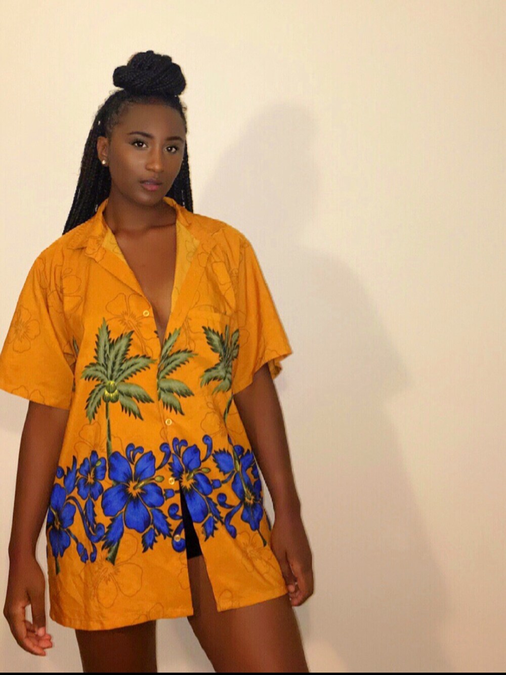 「thriftedのアイテム（シャツ/ブラウス、ゴールド系）」を使った、Kree Lashea'さん（レディース・163cm）の秋コーディネートの1枚目の写真