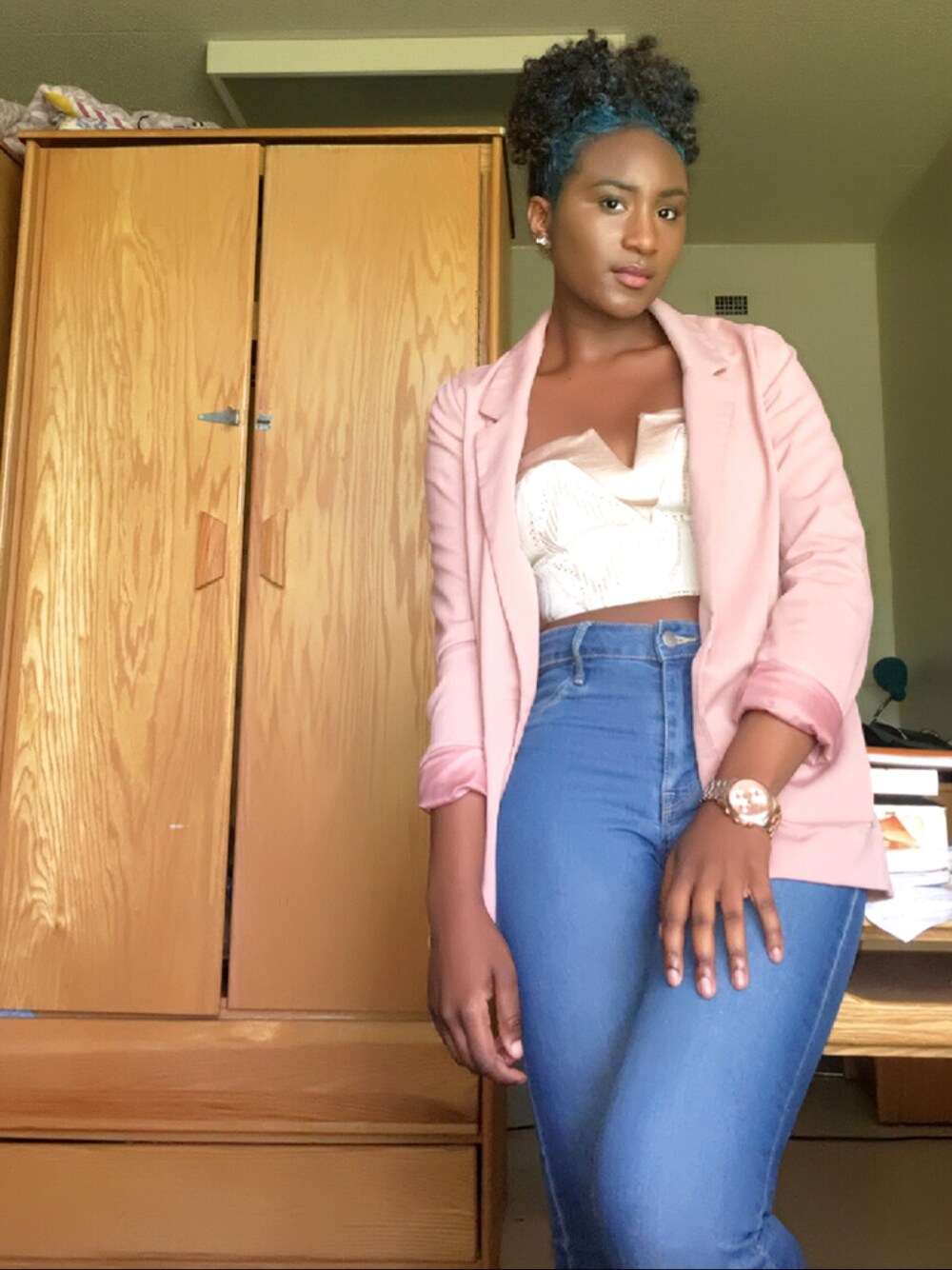 「FOREVER 21のアイテム（ジャケット/アウター、ピンク系）」を使った、Kree Lashea'さん（レディース・163cm）の秋コーディネートの1枚目の写真