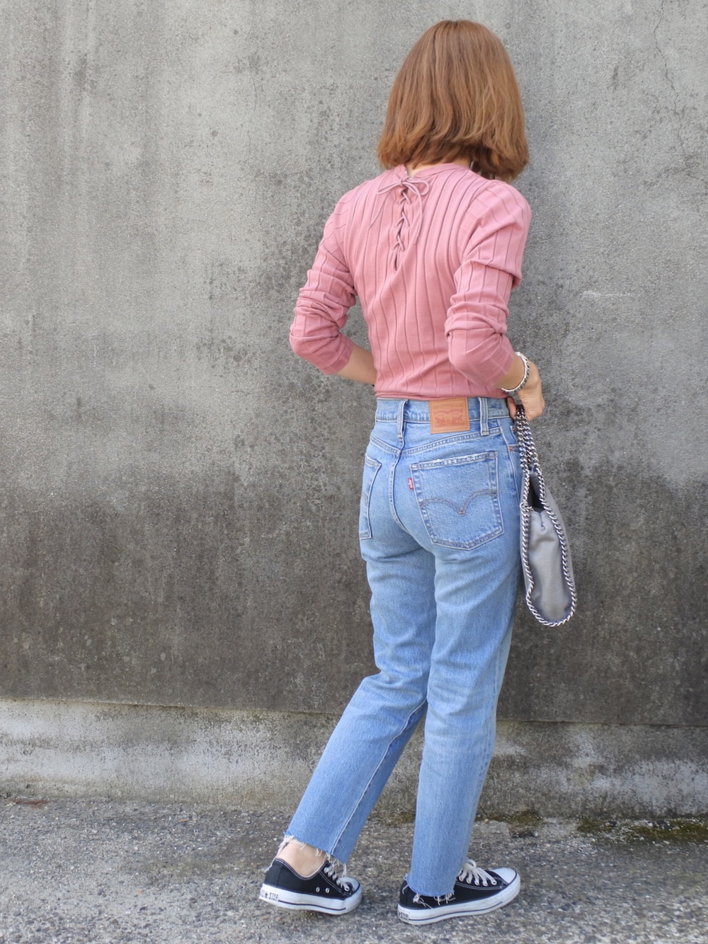 「秋コーデ、ピンク、オトナ女子、シンプル、Levi's、デニム、デニムパンツ、コンバース、converse、ママコーデ」｜「YOUNG&OLSEN The DRYGOODS STOREのYOUNGOLSEN BROAD RIB バックレースプルオーバー◆（Tシャツ/カットソー、ピンク系）」を使った、maamin♡さん（レディース・156cm）の秋コーディネートの1枚目の写真