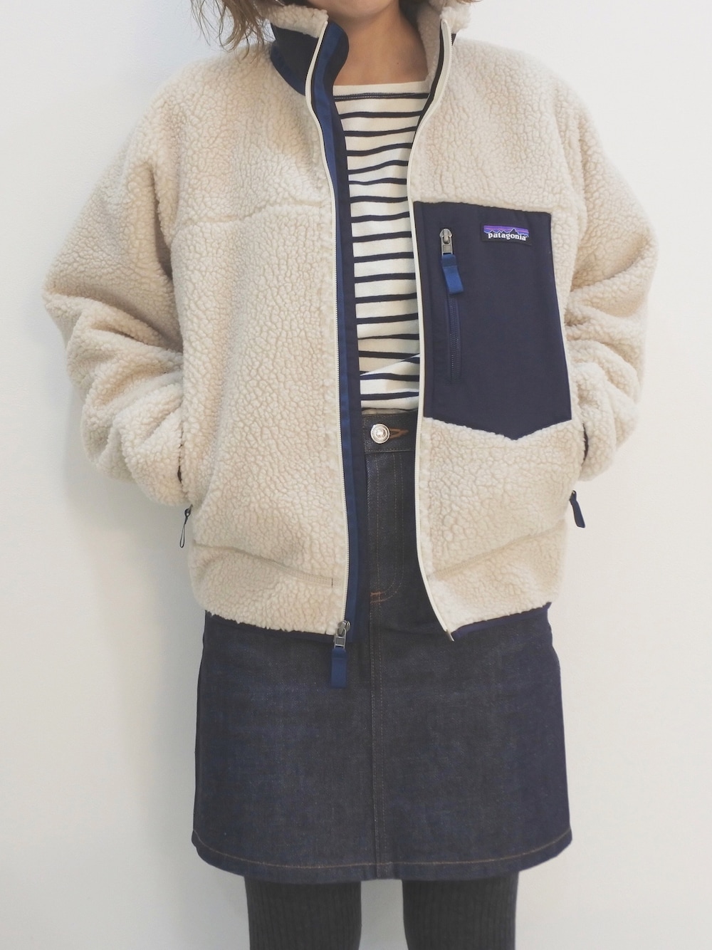 「パタゴニア、レトロX、patagonia、フリース、デニムスカート、ボーダー、スカート、冬、リブタイツ、カジュアルコーデ」｜「patagoniaのpatagonia/パタゴニア メンズ・クラシック・レトロX・ジャケット（ブルゾン、ホワイト系）」を使った、maamin♡さん（レディース・156cm）の秋コーディネートの1枚目の写真