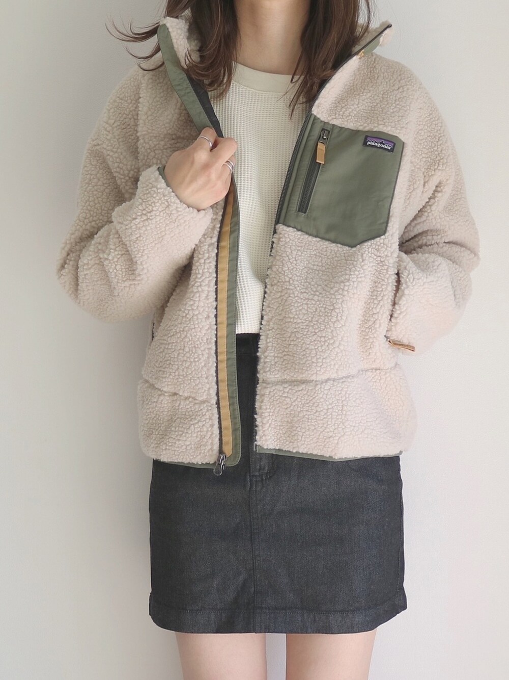 「休日スタイル、シンプルコーデ、オトナカジュアル、patagonia、レトロX、ボアジャケット、ボアブルゾン、UNIQLO、タイトスカート、シンプル」｜「patagoniaのパタゴニア / ボーイズ・レトロX・ジャケット（ダウンジャケット/コート、ベージュ系）」を使った、maamin♡さん（レディース・156cm）の秋コーディネートの1枚目の写真
