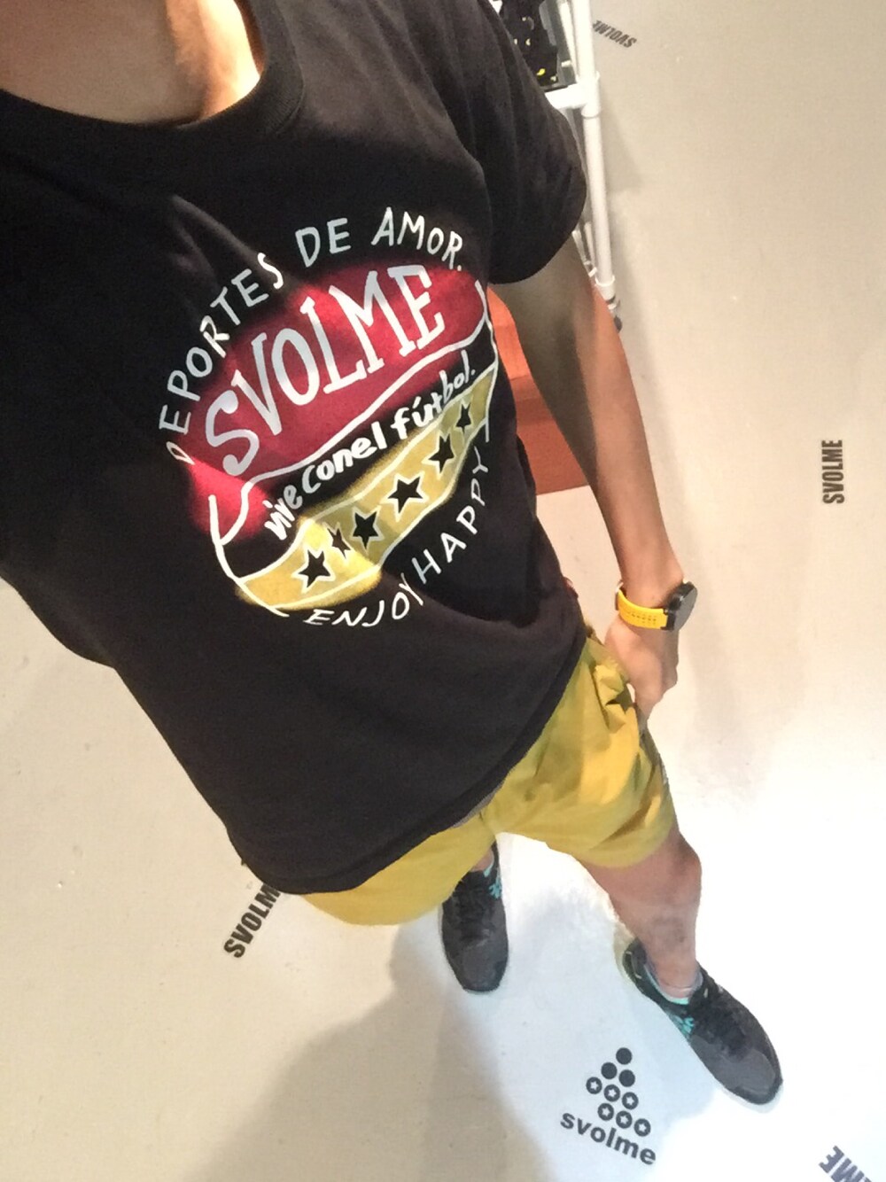 「夏コーデ、楽チンコーデ」｜「svolmeのアイテム（Tシャツ/カットソー、ブラック系）」を使った、いーじさん（メンズ・187cm）の秋コーディネートの1枚目の写真