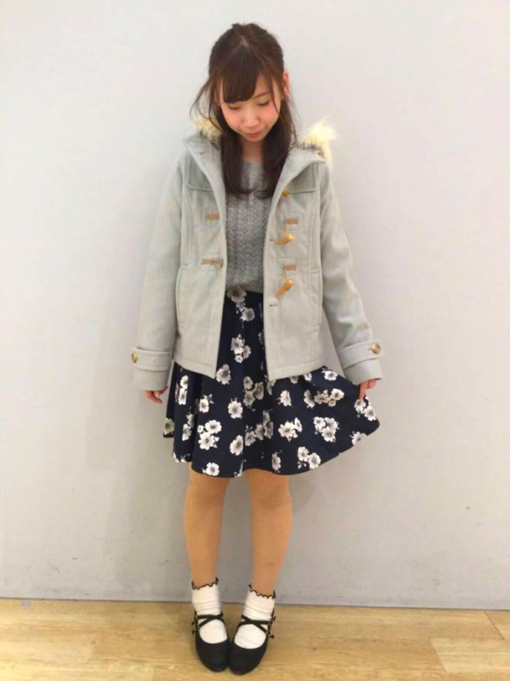 「earth music&ecologyのアイテム（ダッフルコート、ブルー系）」を使った、ゆいこさん（レディース・151cm）の夏コーディネートの1枚目の写真