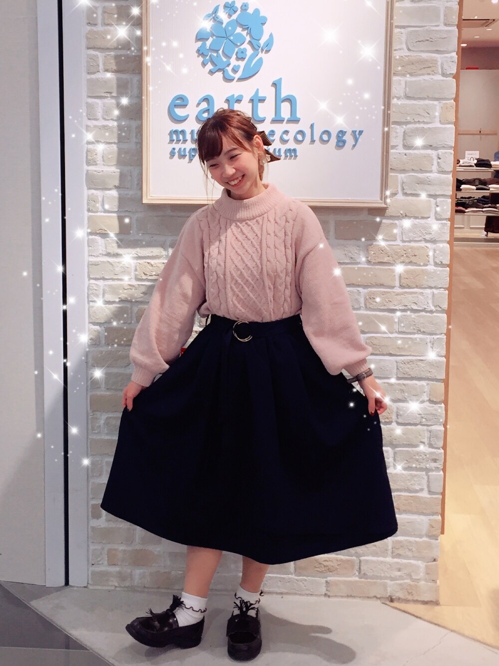 「ニット、モールニット、ケーブルニット、キュート、秋のコーデ、オトナガーリー、earth music&ecology」｜「earth music&ecologyのアイテム（スカート、ブルー系）」を使った、ゆいこさん（レディース・151cm）の秋コーディネートの1枚目の写真