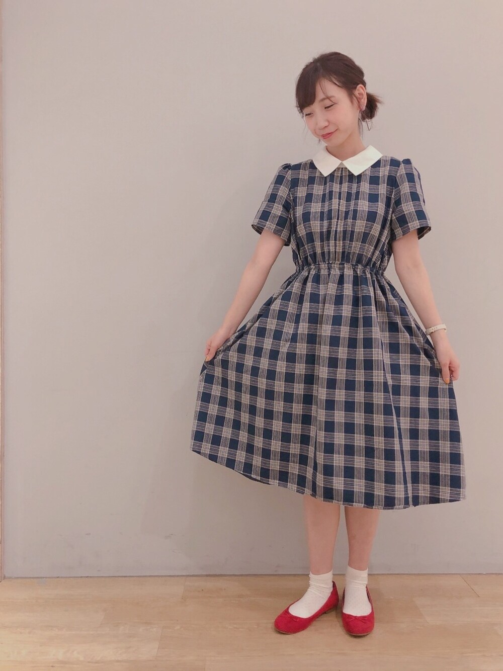 「レトロ、earth music&ecology、ガーリー、イオンモール岡山、イエロー、ワンピース、デート、ガーリーコーデ、女子会」｜「earth music&ecologyの・クレリックカラーチェックワンピース（ワンピース、ブルー系）」を使った、ゆいこさん（レディース・152cm）の夏コーディネートの1枚目の写真