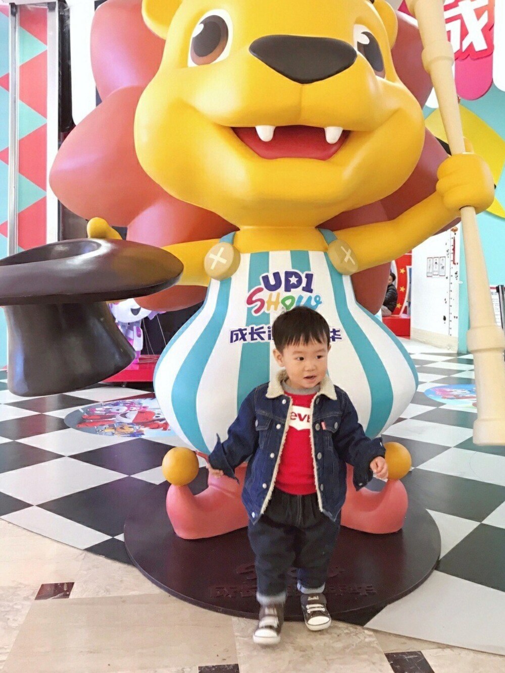 「Levis、kids、denim」｜「F.O.KIDSのストームライドジャケット（その他アウター、ブルー系）」を使った、Enoさん（キッズ・80cm）の春コーディネートの1枚目の写真