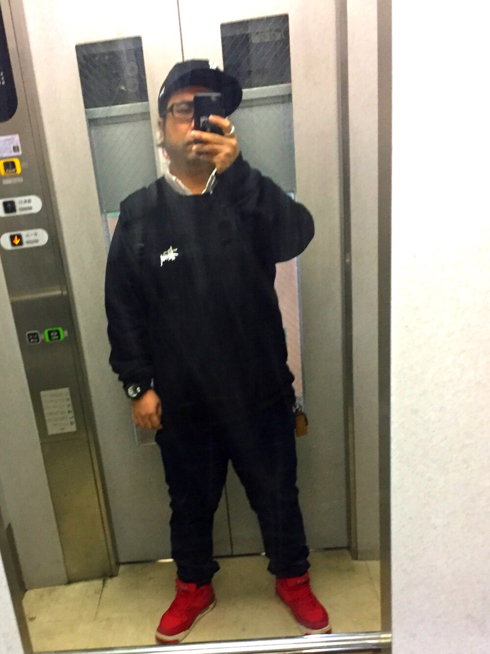「stussy」｜「NEW ERAのアイテム（キャップ、ブラック系）」を使った、takayan(OSAN)さん（メンズ・170cm）の冬コーディネートの1枚目の写真
