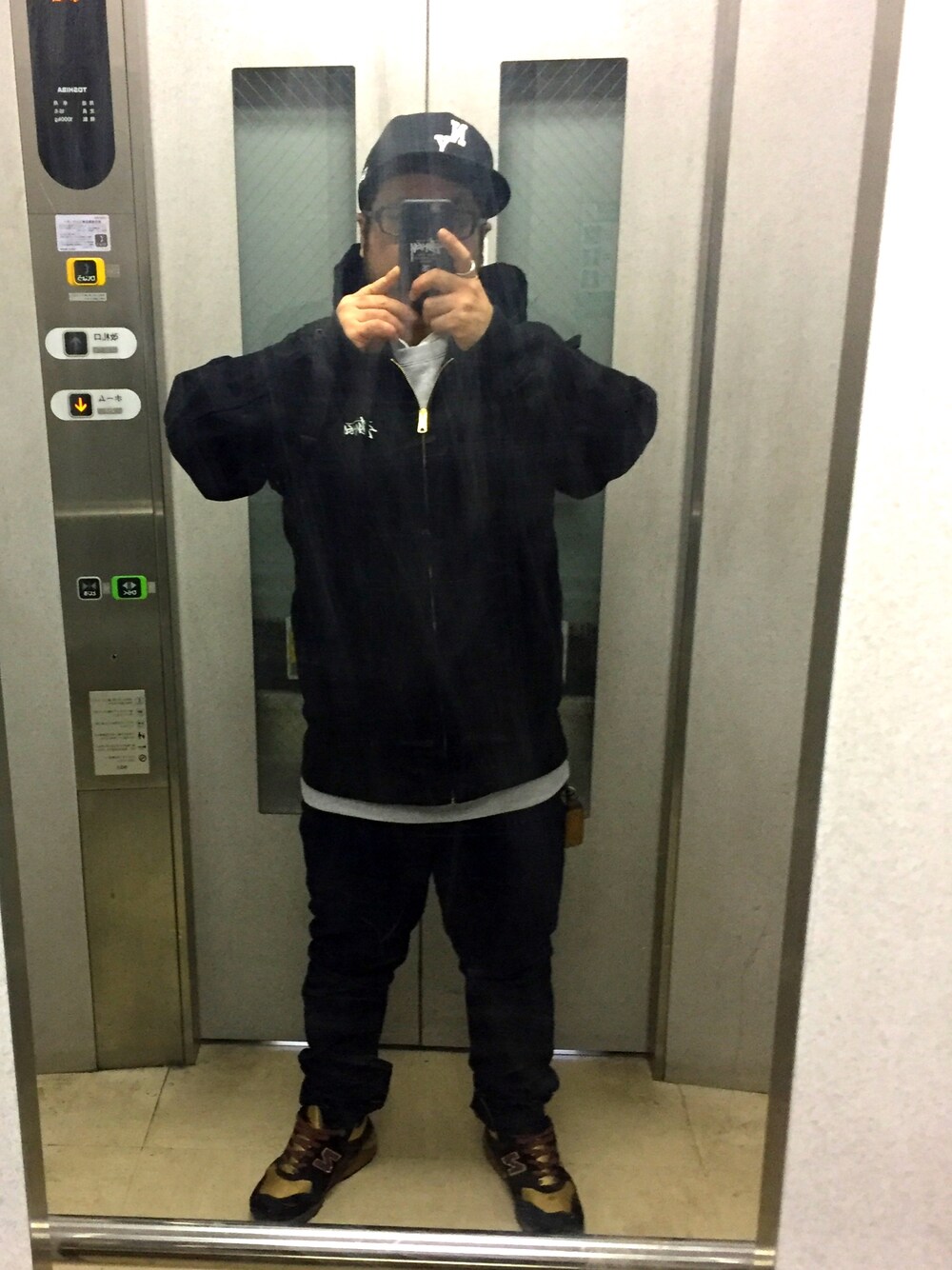 「NEW ERAのアイテム（キャップ、ブラック系）」を使った、takayan(OSAN)さん（メンズ・170cm）の冬コーディネートの1枚目の写真