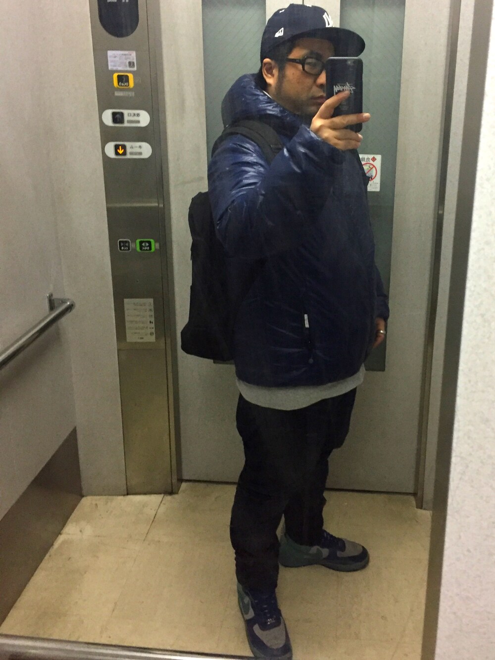 「NEW ERAのアイテム（キャップ、ブルー系）」を使った、takayan(OSAN)さん（メンズ・170cm）の冬コーディネートの1枚目の写真