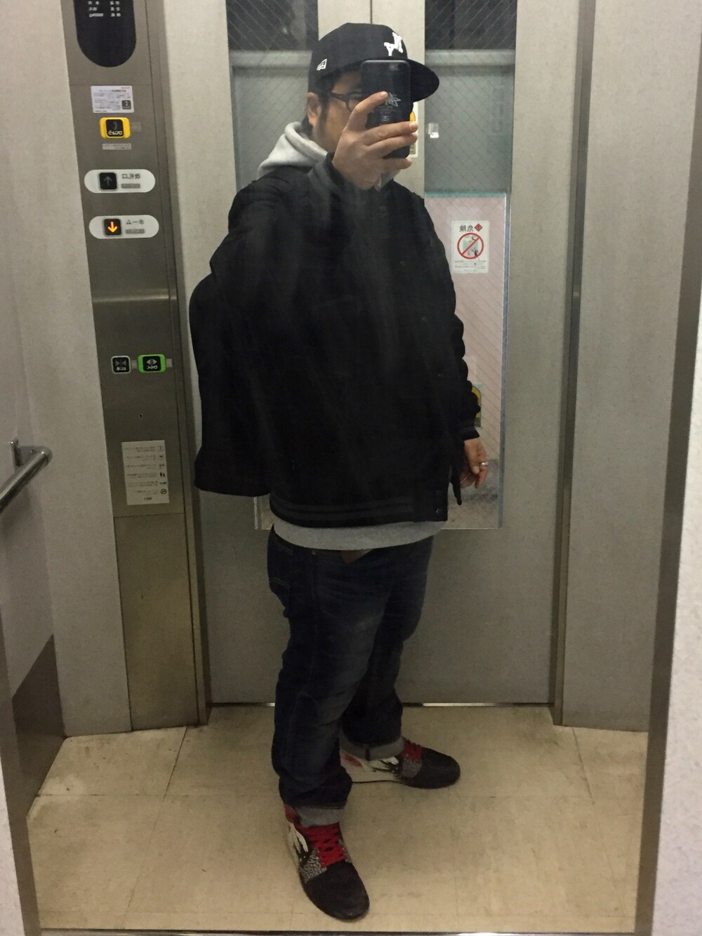 「NEW ERAのアイテム（キャップ、ブラック系）」を使った、takayan(OSAN)さん（メンズ・170cm）の冬コーディネートの1枚目の写真