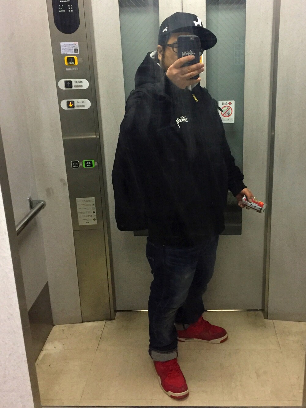 「NEW ERAのアイテム（キャップ、ブラック系）」を使った、takayan(OSAN)さん（メンズ・170cm）の冬コーディネートの1枚目の写真