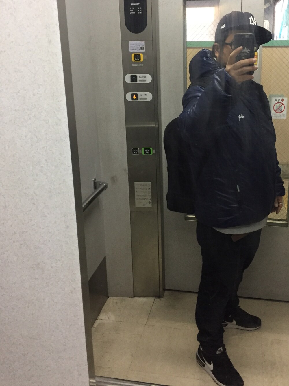 「NEW ERAのアイテム（キャップ、ブルー系）」を使った、takayan(OSAN)さん（メンズ・170cm）の冬コーディネートの1枚目の写真