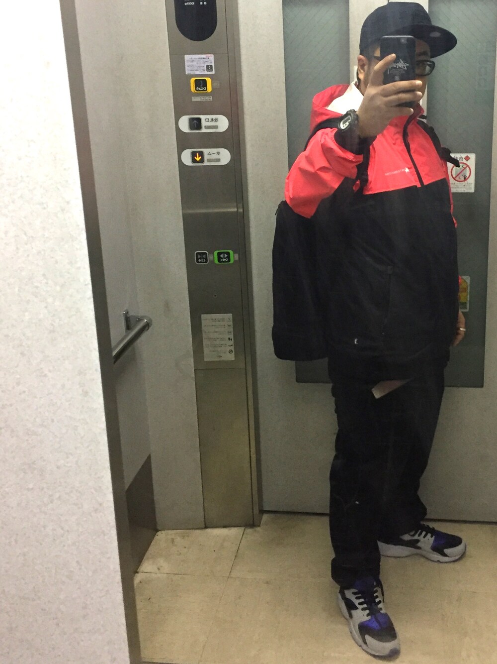 「さわやか３組」｜「STUSSYのStock Lock FA16 Cap（キャップ、ブラック系）」を使った、takayan(OSAN)さん（メンズ・170cm）の冬コーディネートの1枚目の写真