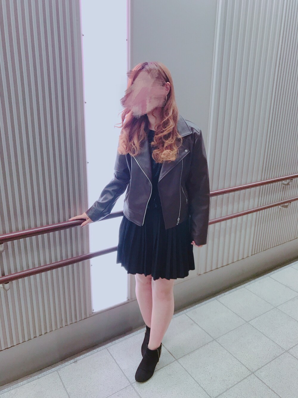 「秋のコーデ、茶色×黒、ライダース、ライダースコーデ、プリーツスカート」｜「プリクラ🙋🏼‍♀️のアイテム（その他、その他）」を使った、すず◡̈⋆さん（レディース・158cm）の秋コーディネートの1枚目の写真