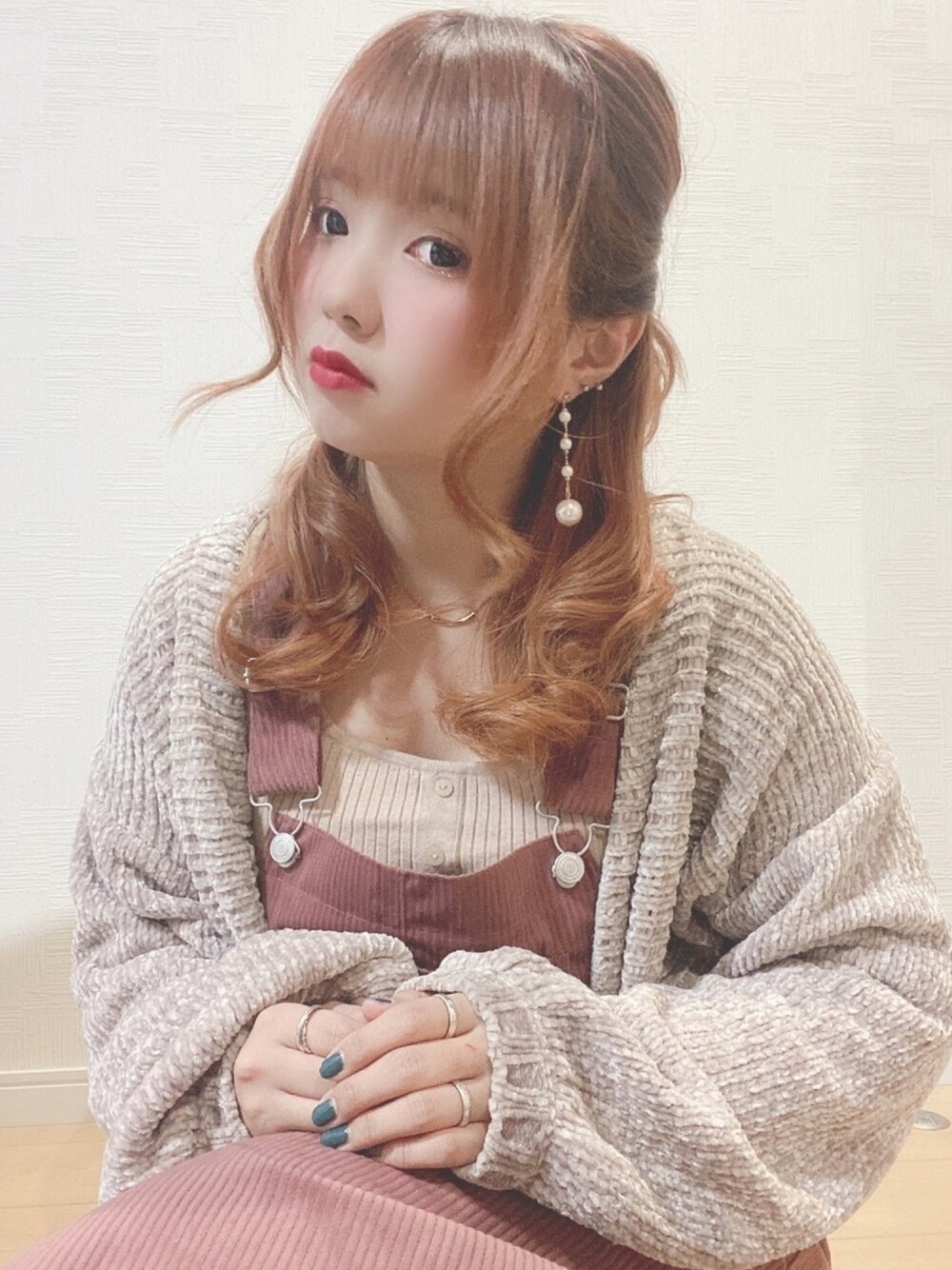「秋、秋のコーデ、秋コーデ、ガーリー、ガーリーコーデ、女の子、女の子コーデ、ゆるコーデ、ピンク、すずコーデ🍎」｜「AS KNOW AS PINKYのアイテム（オールインワン・サロペット、ピンク系）」を使った、すず◡̈⋆さん（レディース・158cm）の秋コーディネートの1枚目の写真