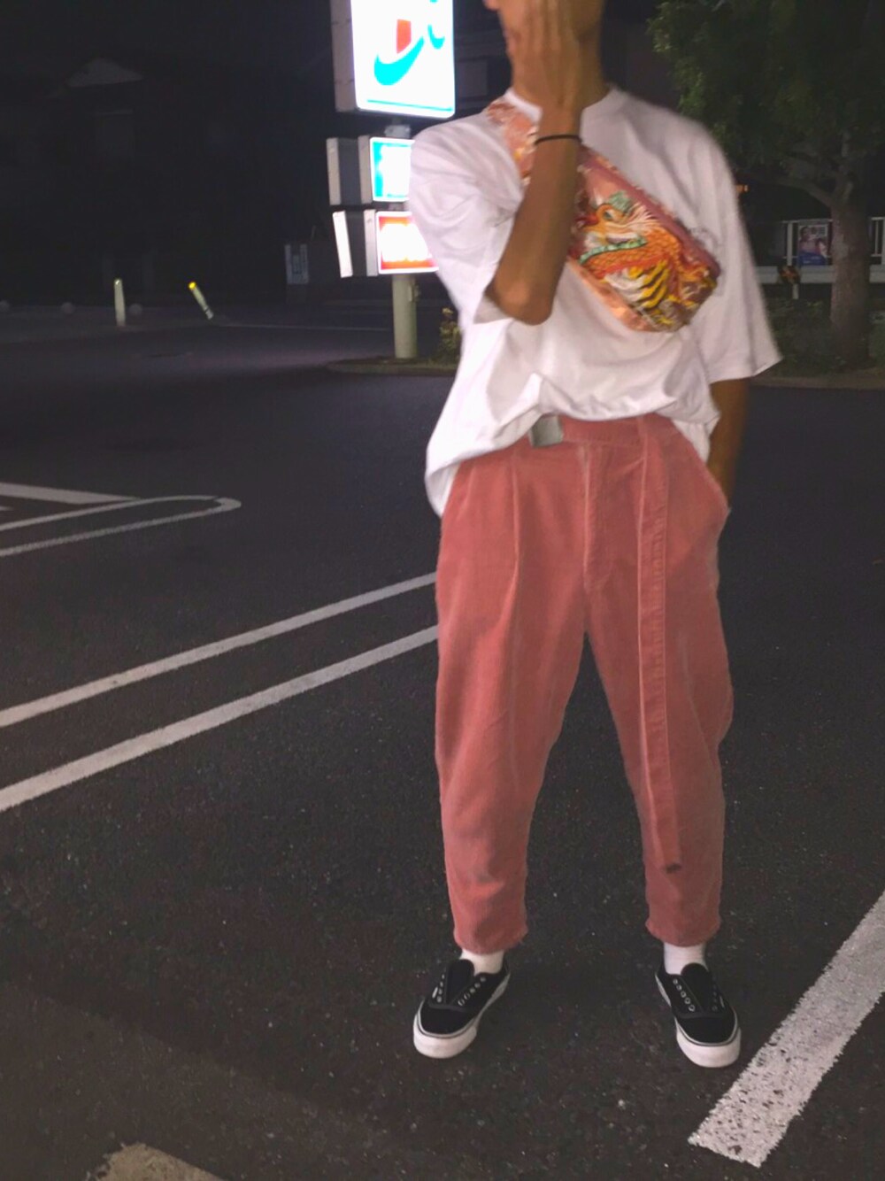 「ストリート、大学生、doublet、alyx」｜「soeのアイテム（Tシャツ/カットソー、ホワイト系）」を使った、shooさん（メンズ・175cm）の夏コーディネートの1枚目の写真
