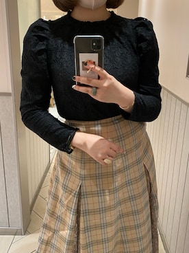 スカートを使った「バーバリーチェック」の人気ファッション