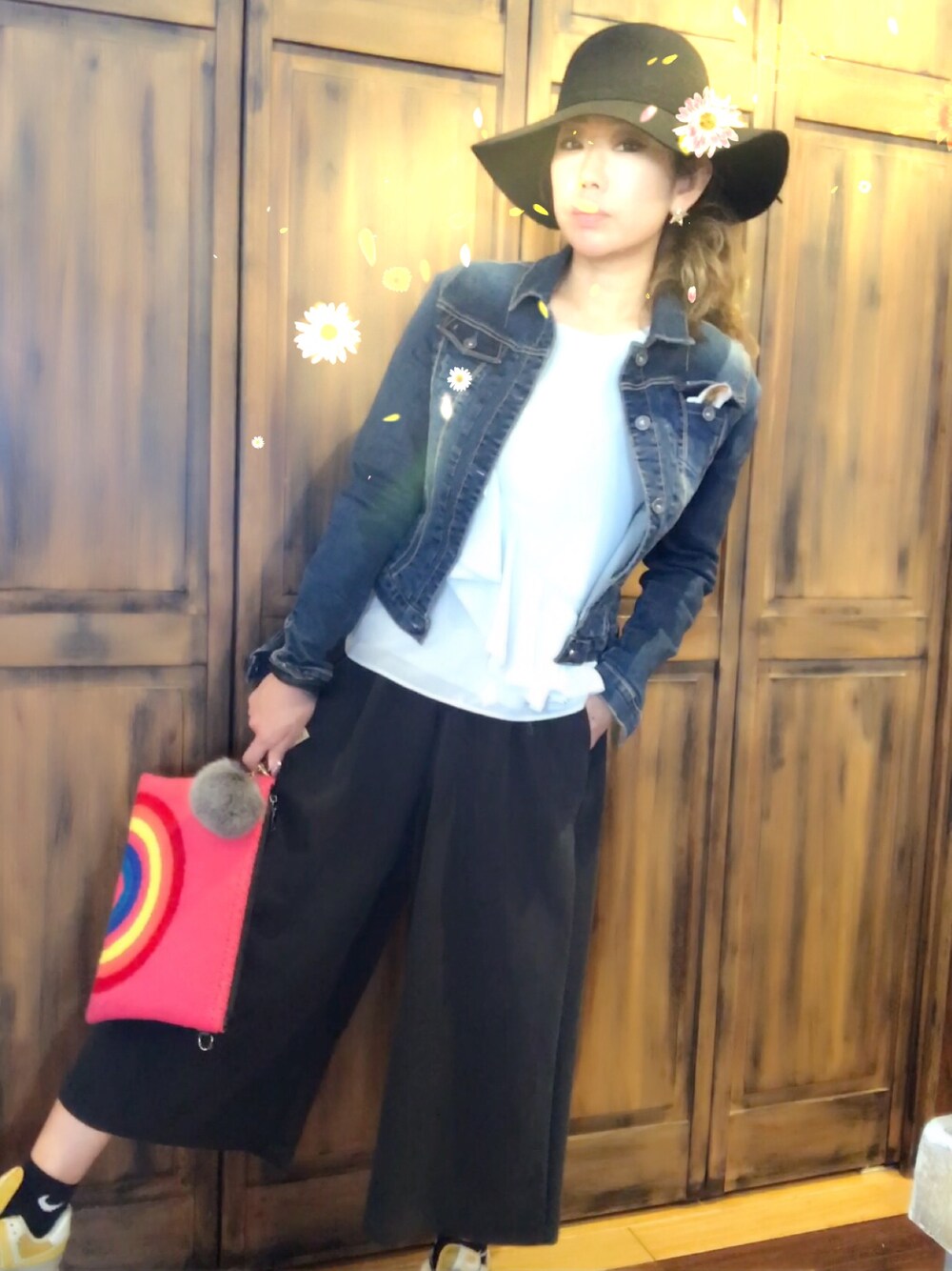 「casual、シンプルコーデ、ootd、outfit、エリママコーデ、エリママ、春コーデ、ジージャン ガウチョパンツ 、るぽスタコーデ」｜「indimarkのアイテム（デニムジャケット、ブルー系）」を使った、エリママ@るぽスタイルさん（レディース・162cm）の春コーディネートの1枚目の写真