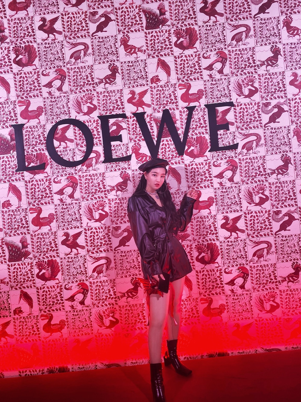 「LOEWE」｜「ESC STUDIOのアイテム（マウンテンパーカー、ブラック系）」を使った、KWANさん（レディース・173cm）の秋コーディネートの1枚目の写真