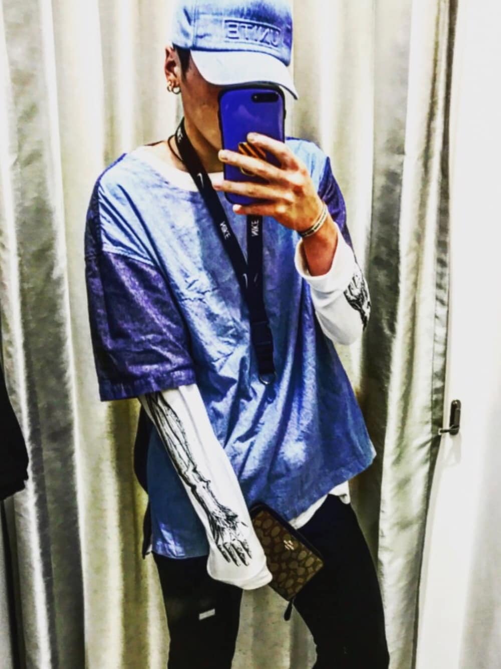 「Nikeキーストラップ、coach財布、デニムコーデ、H&M」｜「NIKEのアイテム（ネックレス、ブラック系）」を使った、A Y U M Uさん（メンズ・178cm）の夏コーディネートの1枚目の写真