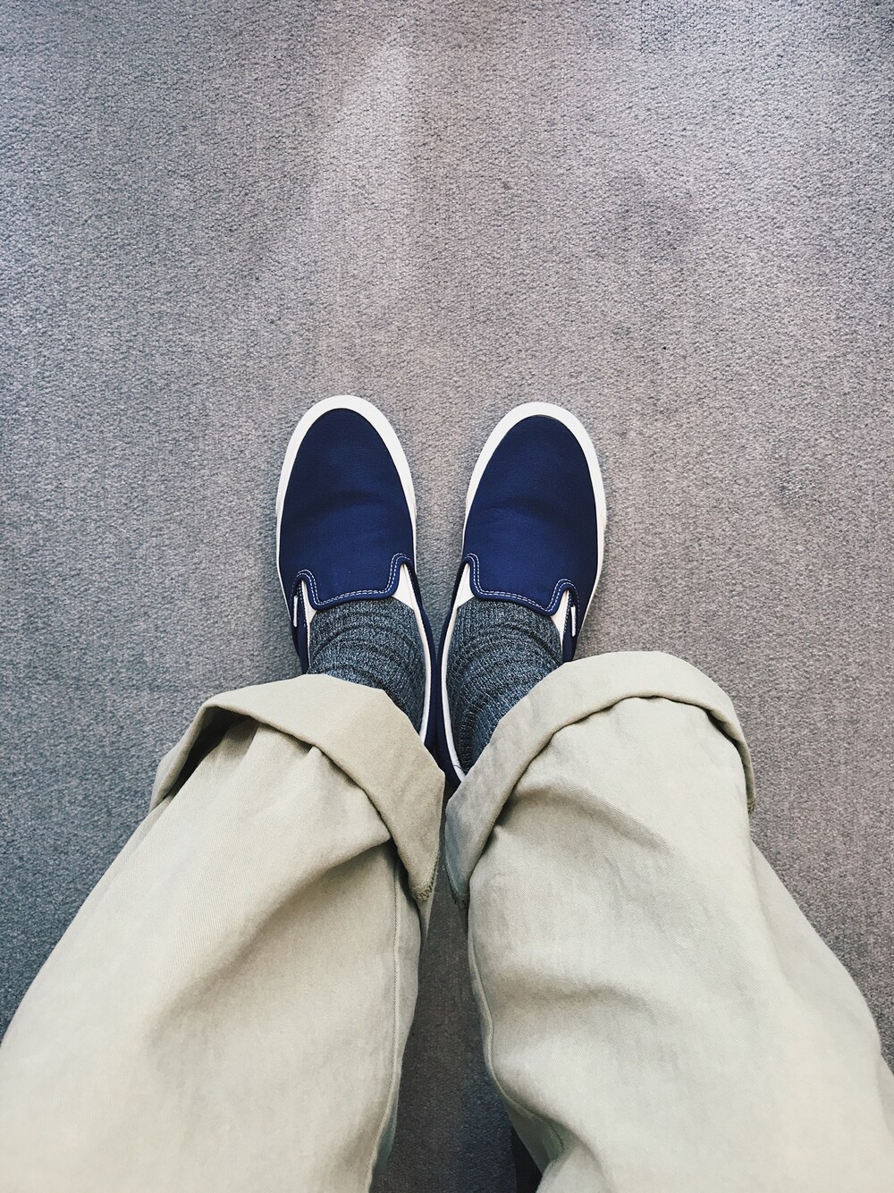 「VANSのアイテム（スニーカー、ブルー系）」を使った、Mat Kwokさん（メンズ・169cm）の夏コーディネートの1枚目の写真