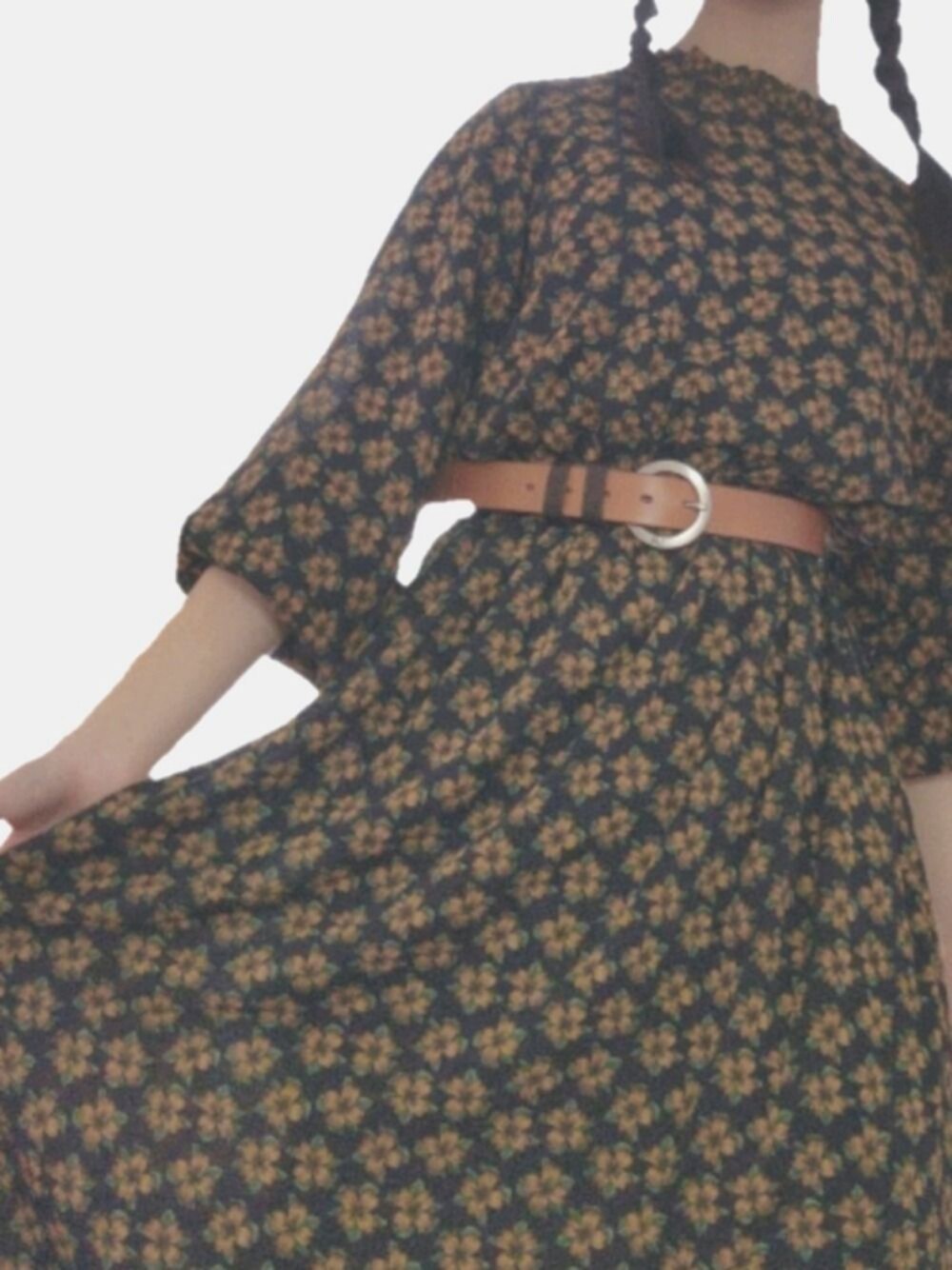 「花柄ワンピース、Leeベルト、三つ編みコーデ、いいね、save、フォローお願いします🤑」｜「Leeのアイテム（ベルト、ブラウン系）」を使った、hochikoさん（レディース・156cm）の夏コーディネートの1枚目の写真