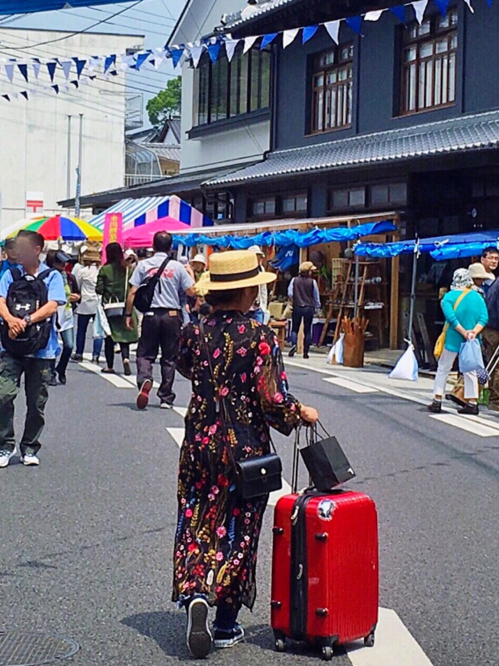 「ZARAの花柄 刺繍シャツ コーデ ロングドレス ワンピース 黒 ブラウス（ワンピース、その他）」を使った、Ｌlyさん（レディース・150cm）の春コーディネートの1枚目の写真