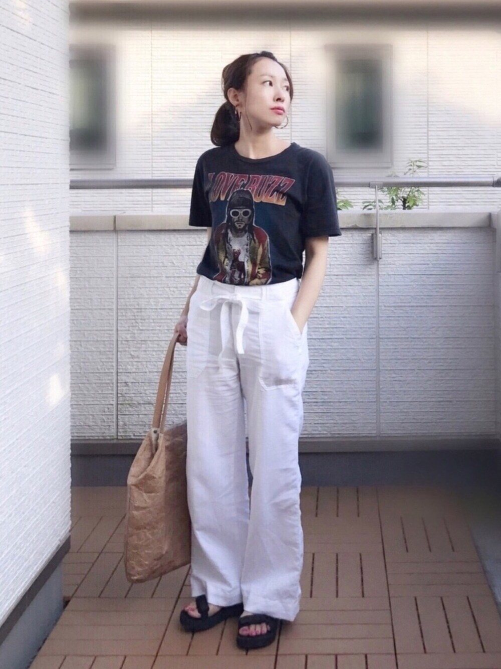 「シンプルコーデ、白、リネンパンツ、ロックT、スポーツサンダル、チビーズ✳︎、ちびっ子同盟、リラックススタイル、リネン」｜「GAPのタイベルト ワイドレッグパンツ（その他パンツ、ホワイト系）」を使った、Kay-teeeさん（レディース・150cm）の夏コーディネートの1枚目の写真