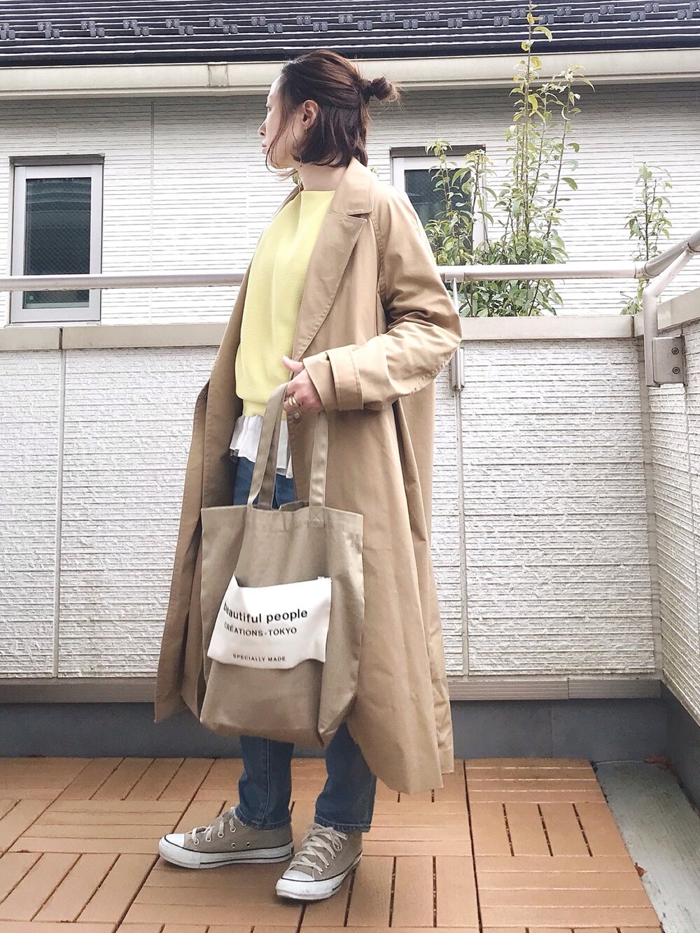 「ノーリーズ、NOLLEY'S、春コーデ、春ニット、イエロー、ベージュコーデ、トレンチコート、zozoデニム、低身長」｜「NOLLEY’Sのボートネックホールガーメントプルオーバーニット（ニット/セーター、イエロー系）」を使った、Kay-teeeさん（レディース・150cm）の春コーディネートの1枚目の写真