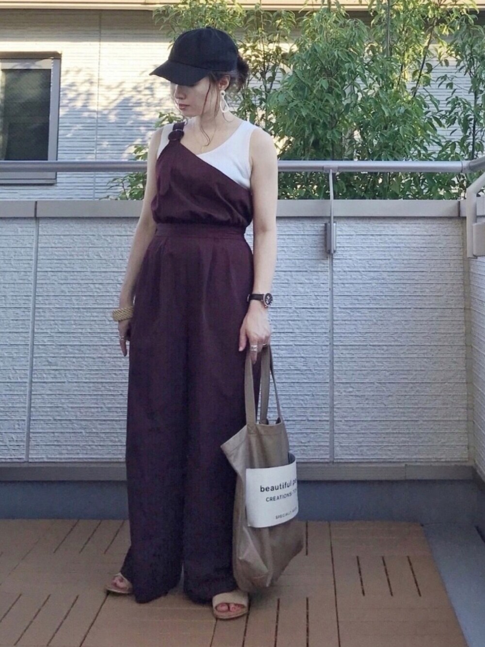 「SPIRALGIRL、スパイラルガール、サロペット、ワンショルダー、大人コーデ、きれいめカジュアル、キャップ、低身長、furla、オールインワン」｜「SPIRALGIRLのワンショルダーオールインワン（つなぎ/オールインワン、レッド系）」を使った、Kay-teeeさん（レディース・150cm）の夏コーディネートの1枚目の写真