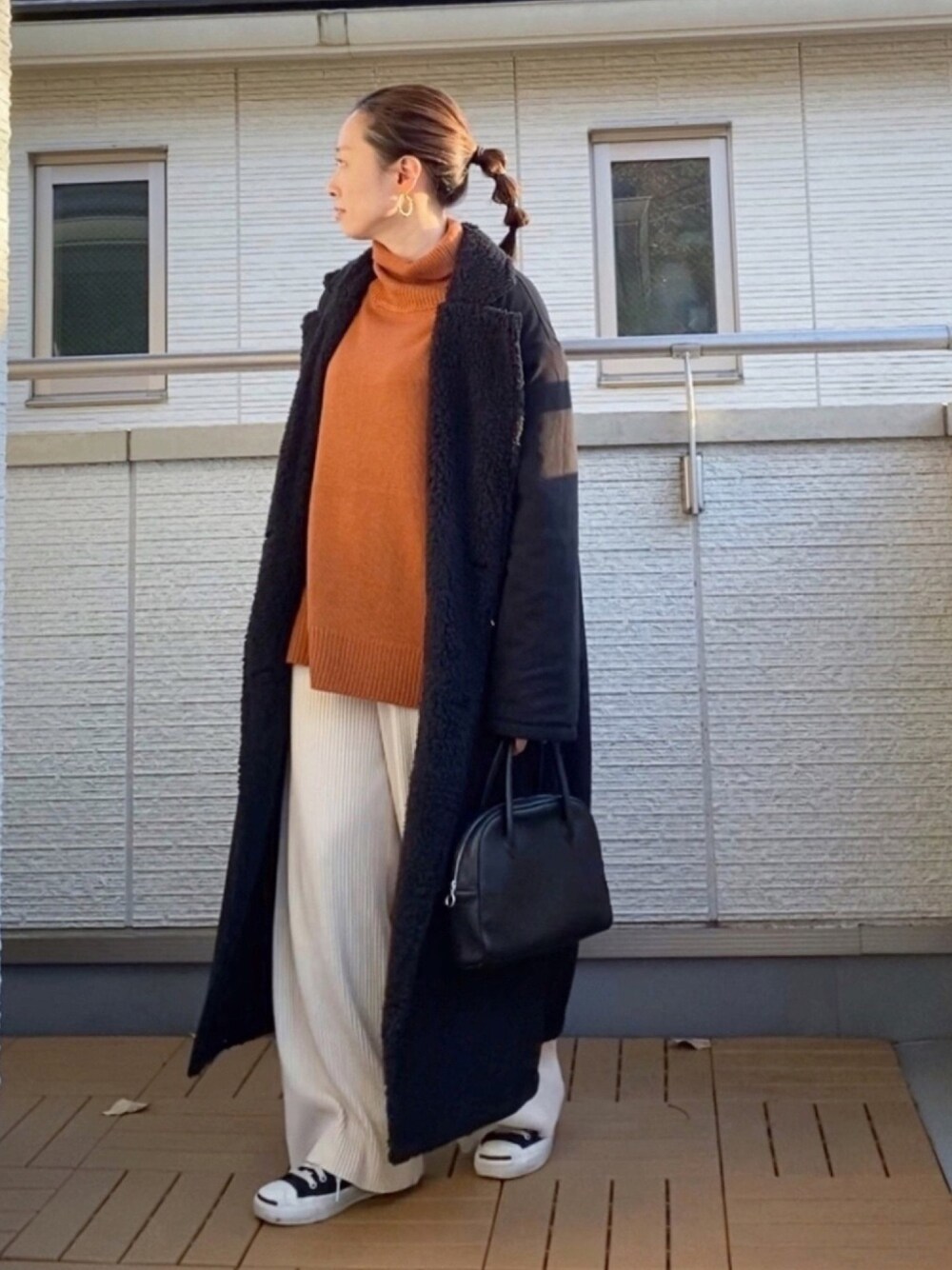 「COTORICA.、sakishimatokyo、ロングコート、オレンジ、タートルネック、大人カジュアル、低身長」｜「COTORICAのリバーシブルボアコート（その他アウター、ブラック系）」を使った、Kay-teeeさん（レディース・150cm）の冬コーディネートの1枚目の写真