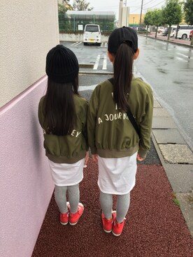 「BREEZE（ブリーズ）のアイテム（MA-1）」を使った、ちこねこあこさん（キッズ・122cm）の秋コーディネート