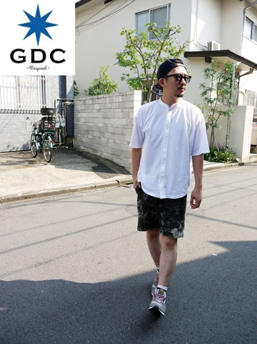 「GDC、CAP、GDCTOKYO、ショーツ、ケミカルウォッシュ、Sunglasses、KANOKO」｜「GDCのB.B CAP-B（キャップ、ブラック系）」を使った、GDCTOKYO-MAH-bow-さん（メンズ・171cm）の夏コーディネートの1枚目の写真