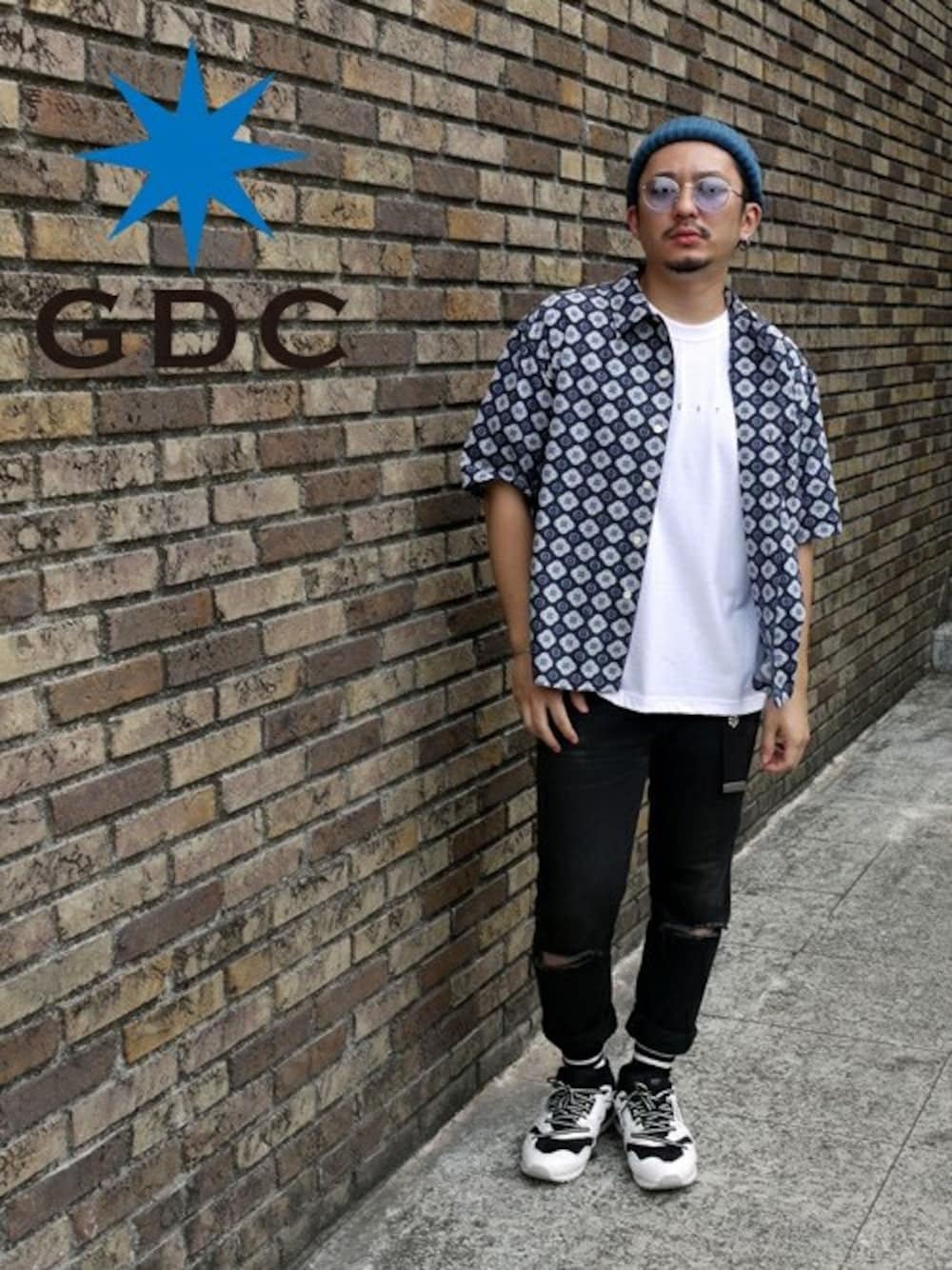 「GDC、Tシャツ、GDCTOKYO、半袖シャツ」｜「GDCのKOMON HS SHIRT（シャツ/ブラウス、ブラック系）」を使った、GDCTOKYO-MAH-bow-さん（メンズ・171cm）の夏コーディネートの1枚目の写真