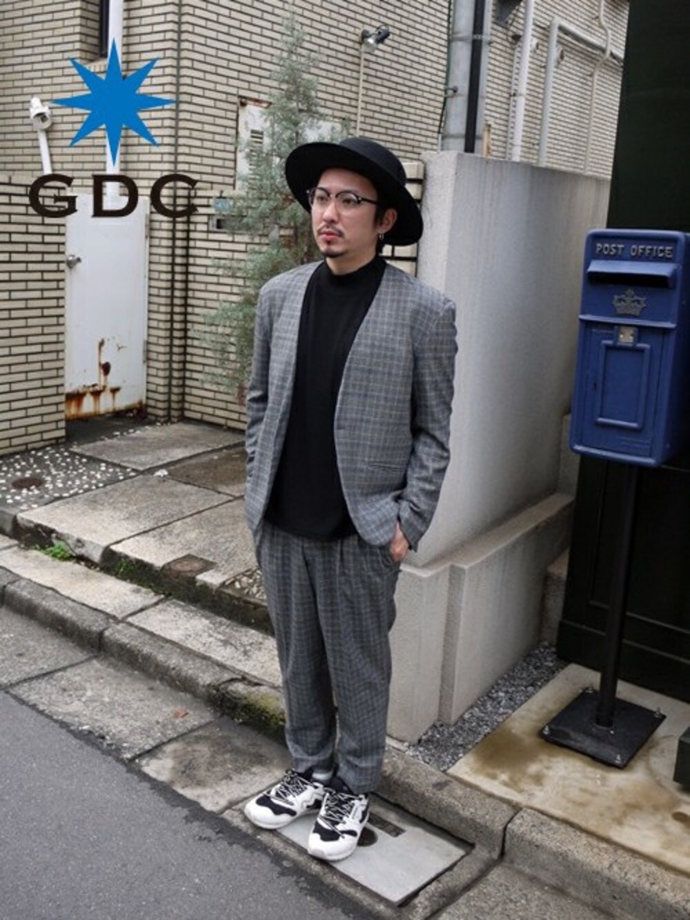 「ジャケット、セットアップ、GDC、CA4LA、スラックス、GDCTOKYO、hat、グレンチェック」｜「GDCのWIDE BOATER （ハット、ブラック系）」を使った、GDCTOKYO-MAH-bow-さん（メンズ・171cm）の秋コーディネートの1枚目の写真