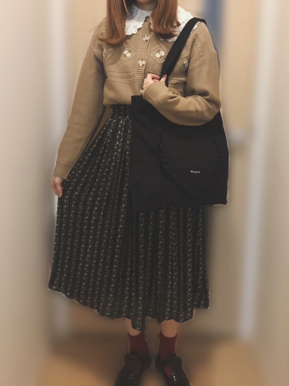 「レース襟、ブラウス、カーディガン、刺繍、花柄スカート、古着、ehka sopo、w closet、merry jenny、ガーリー」｜「w closetのレース襟ショート丈ブラウス（シャツ/ブラウス、ホワイト系）」を使った、かりそめさん（レディース・163cm）の秋コーディネートの1枚目の写真