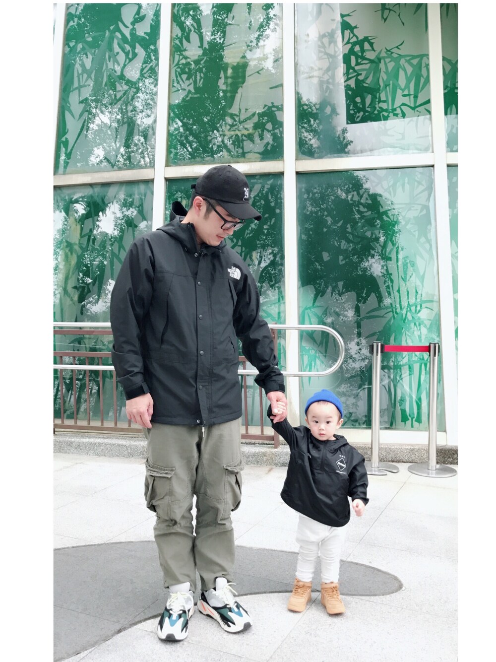 「秋コーデ、木柵動物園、父子、ootd、ootdtw」｜「THE NORTH FACEのアイテム（ジャケット/アウター、ブラック系）」を使った、Vicky Hsuさん（キッズ・90cm）の秋コーディネートの1枚目の写真