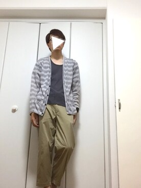 チノパンツを使った グレーカーディガン のメンズ人気ファッションコーディネート Wear