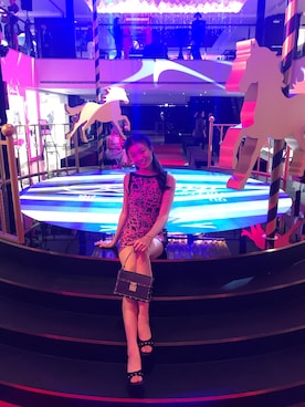 「VERSACE（ヴェルサーチ）のアイテム（ワンピース/ドレス）」を使った、Alice Tsengさん（レディース・173cm）の秋コーディネート