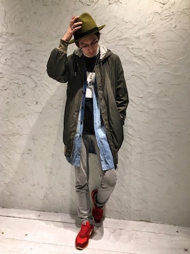 「MSGM（エムエスジーエム）のアイテム（Tシャツ/カットソー）」を使った、上ノ山 寛瑛さん（メンズ・172cm）の冬コーディネート