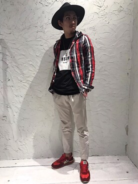 「MSGM（エムエスジーエム）のアイテム（Tシャツ/カットソー）」を使った、上ノ山 寛瑛さん（メンズ・172cm）の夏コーディネート
