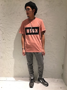 「MSGM（エムエスジーエム）のアイテム（Tシャツ/カットソー）」を使った、上ノ山 寛瑛さん（メンズ・172cm）の秋コーディネート