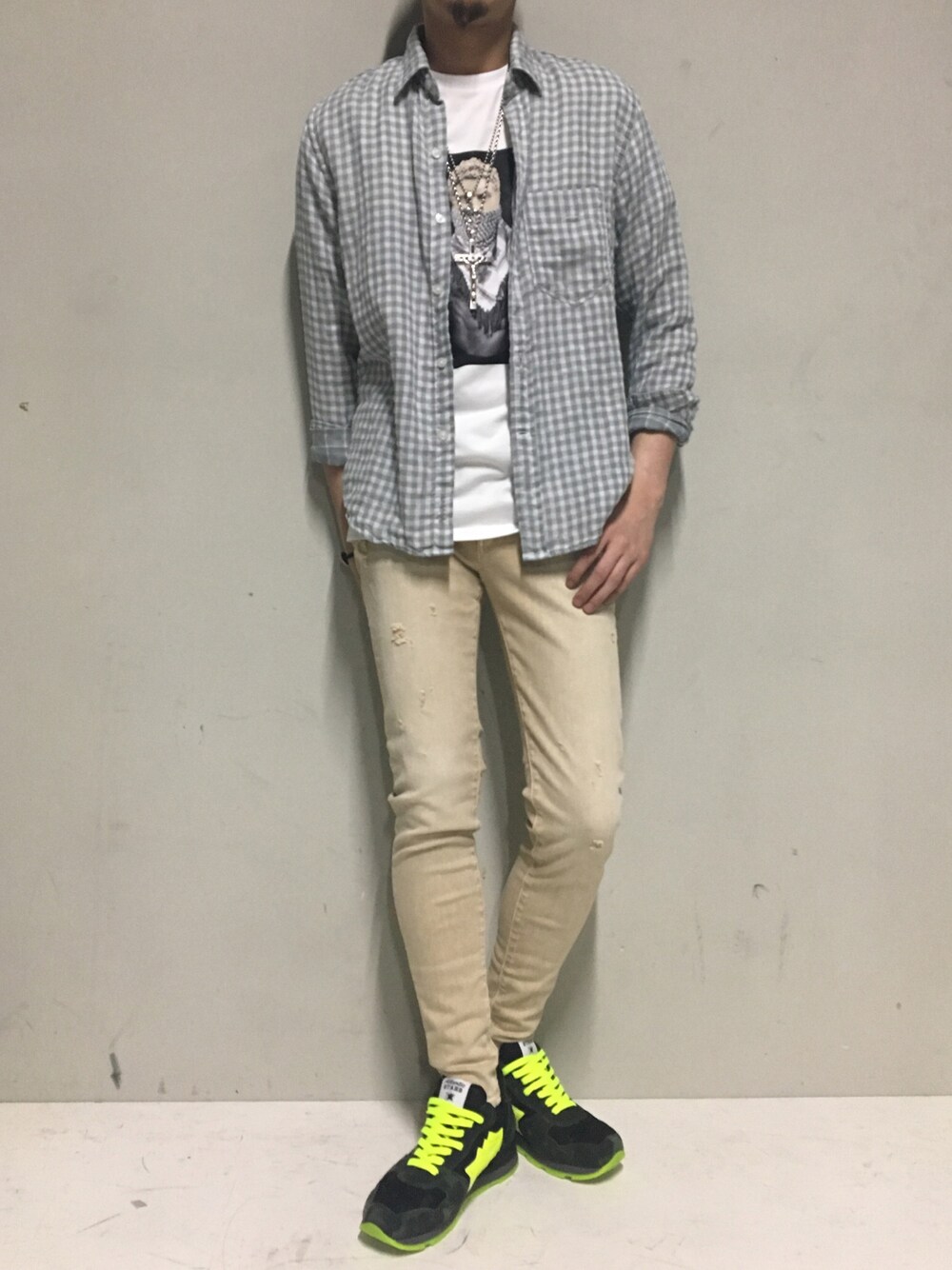 「ビーセカンド、B2nd、アトランティックスターズ、Atlantic STARS、ヤヌーク、YANUK、ニールバレット、neilbarrett、surt、Big John」｜「YANUKのYANUK MEN'S スタンダードシャツ /57281502（シャツ/ブラウス、グレー系）」を使った、上ノ山 寛瑛さん（メンズ・172cm）の夏コーディネートの1枚目の写真