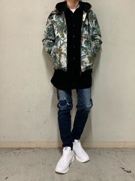 「surt（サート）のアイテム（トップス）」を使った、上ノ山 寛瑛さん（メンズ・172cm）の春コーディネート