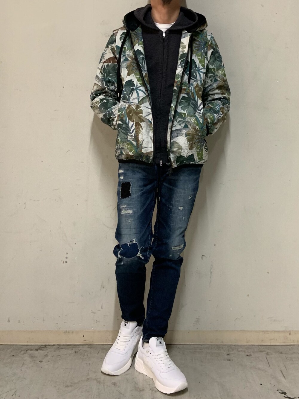 「ビーセカンド、B2nd、タトラス、TATRAS、アトランティックスターズ、Atlantic STARS、ヤヌーク、YANUK、surt、Big John」｜「TATRASのTATRAS（タトラス）別注REAF PK/リーフ柄パーカー（ブルゾン、グリーン系）」を使った、上ノ山 寛瑛さん（メンズ・172cm）の春コーディネートの1枚目の写真