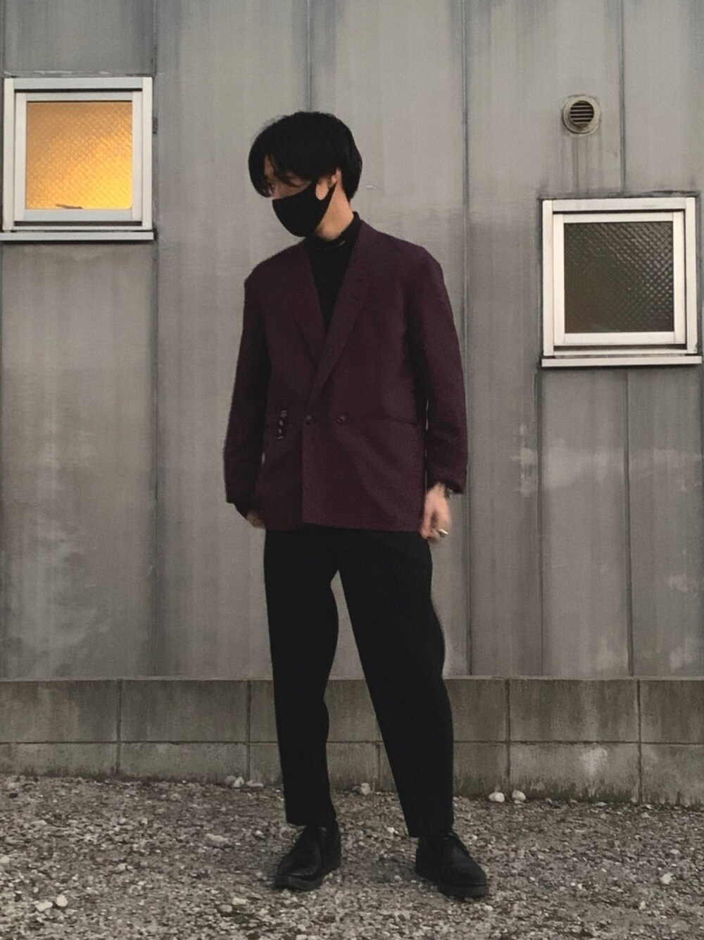 「SHAREEF、LAD MUSICIAN、ISSEY MIYAKE、JOHN LAWRENCE SULLIVAN、秋のコーデ、秋冬コーデ、ジャケット、モード、キレイめ、革靴」｜「JOHN LAWRENCE SULLIVANのLOGO JACQUARD HI-NECK TOP（Tシャツ/カットソー、ブラック系）」を使った、Reiさん（メンズ・179cm）の秋コーディネートの1枚目の写真