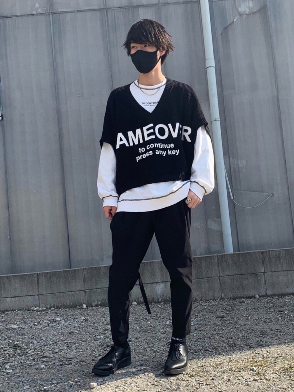 「SHAREEF、jieda、LAD MUSICIAN、モード、ストリート、モードストリート、秋のコーデ、レイヤードスタイル、ニットベスト、白黒」｜「SHAREEFの"DALMATIAN" BIG SWEAT（スウェット、ホワイト系）」を使った、Reiさん（メンズ・179cm）の秋コーディネートの1枚目の写真